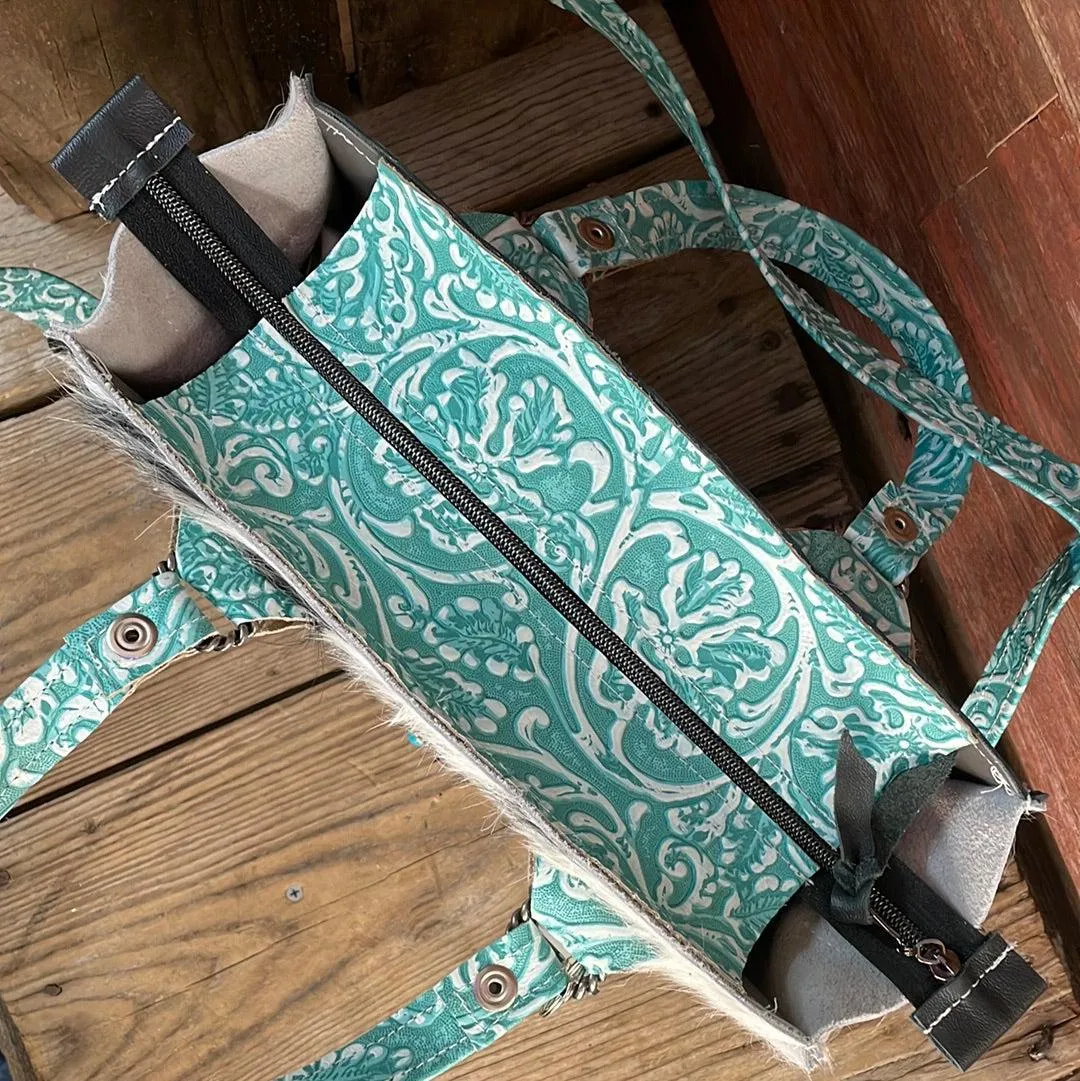 014 Minnie Pearl - Black & White w/ Turquoise Sand Tool w/ Concho