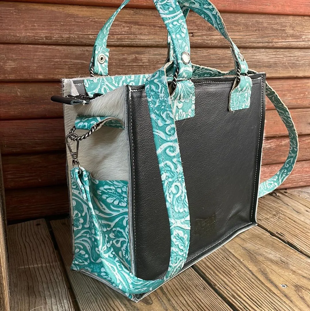014 Minnie Pearl - Black & White w/ Turquoise Sand Tool w/ Concho