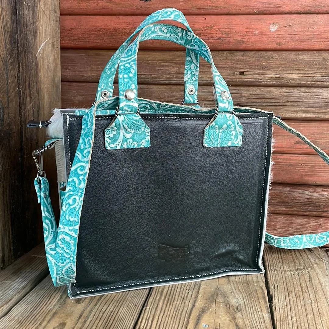 014 Minnie Pearl - Black & White w/ Turquoise Sand Tool w/ Concho