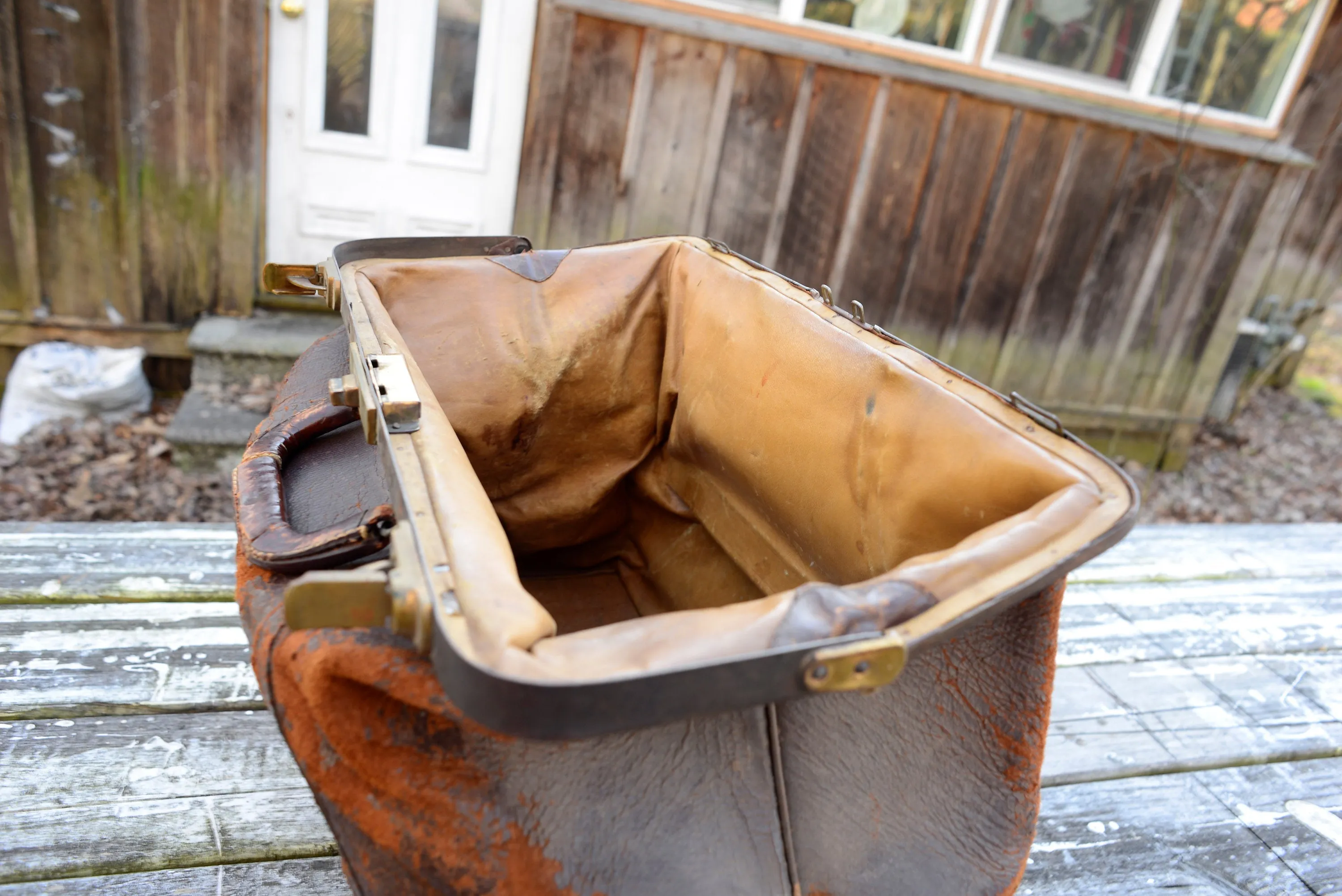 1900s Victorian oversized distressed leather doctor bag