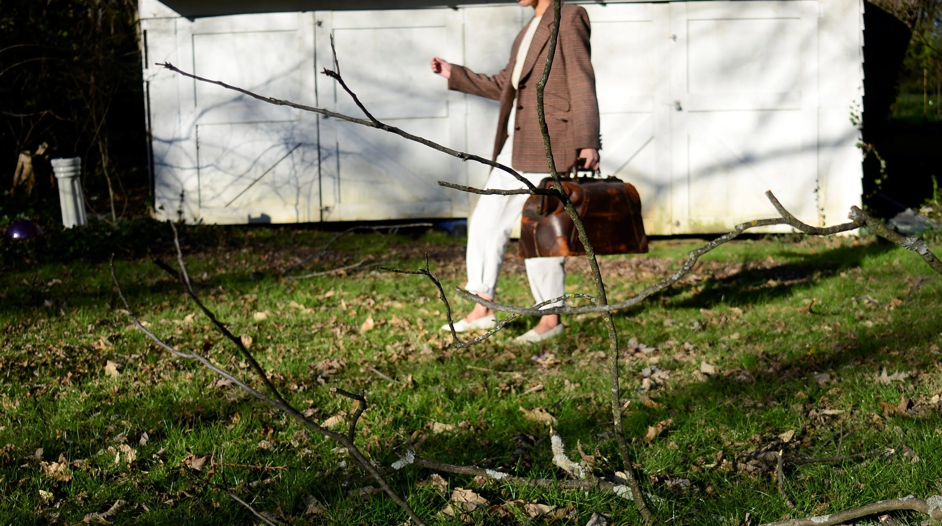 1900s Victorian oversized distressed leather doctor bag