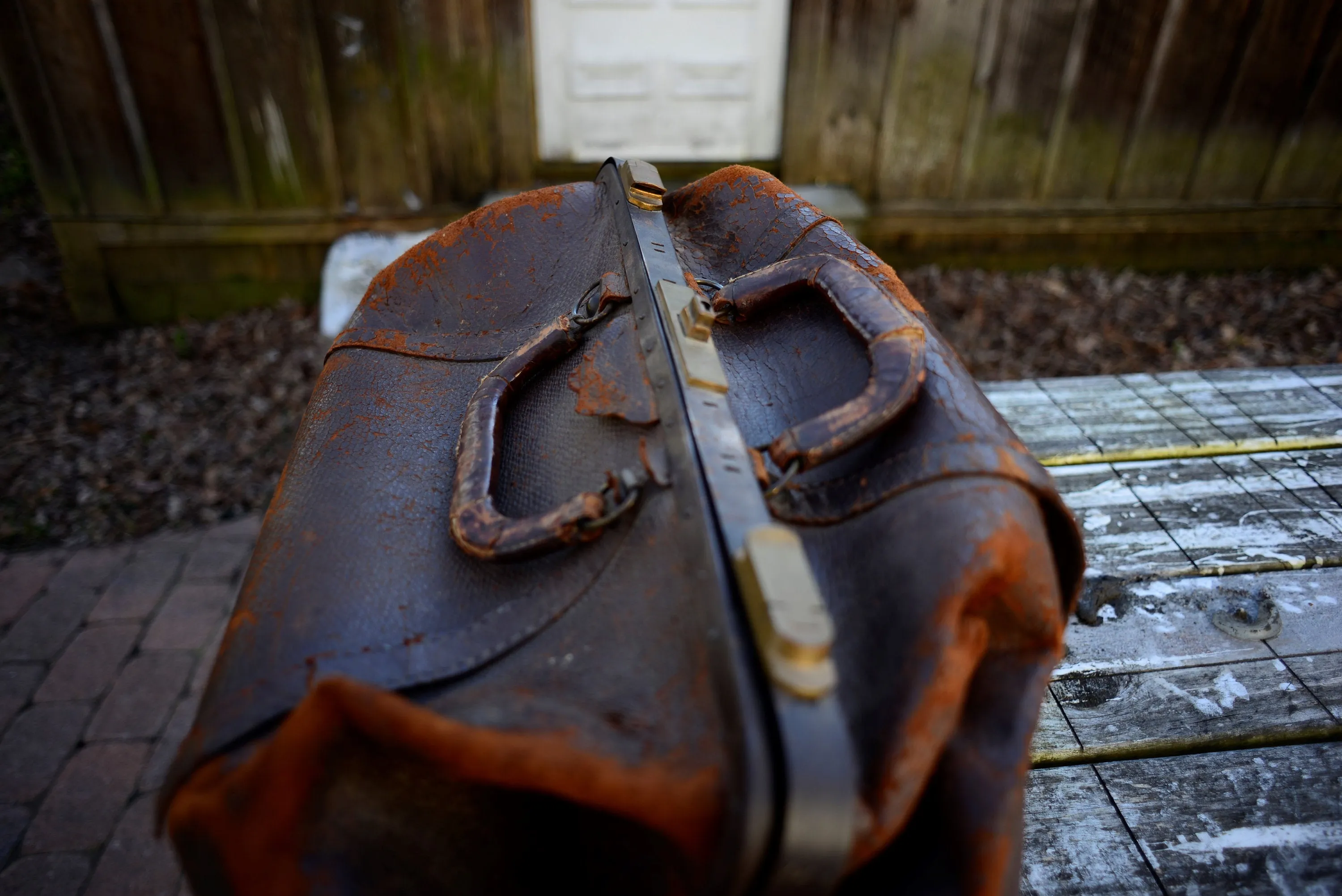 1900s Victorian oversized distressed leather doctor bag