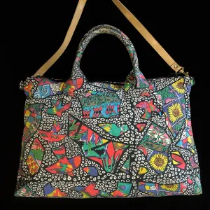 A VINTAGE 1980s JENNY KEE PRINTED CANVAS TOTE