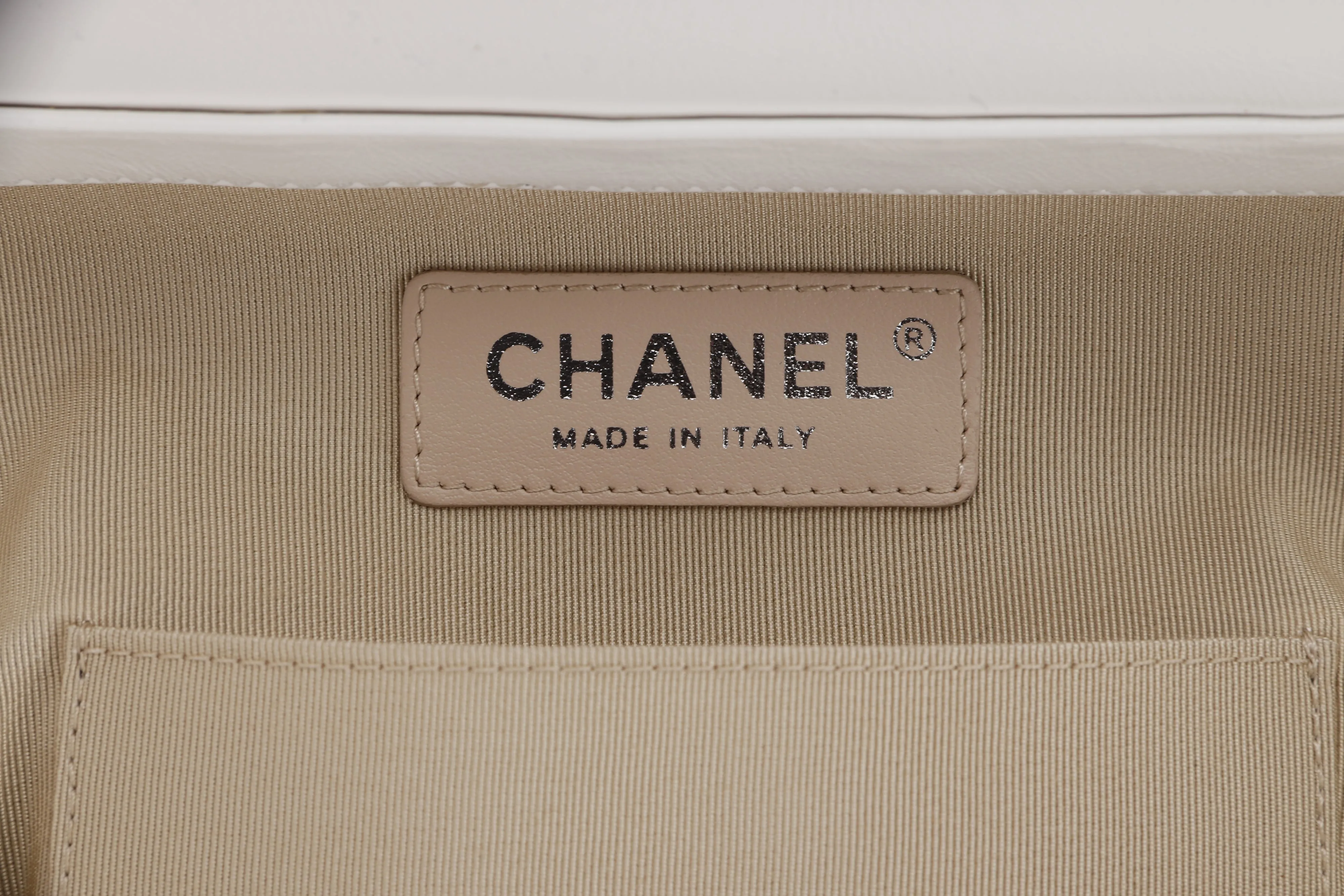 CHANEL VANITY CASE (2918xxxx) SMALL SIZE, WHITE LEATHER & RATTAN, SILVER HARDWARE, WITH CARD, DUST COVER & BOX
