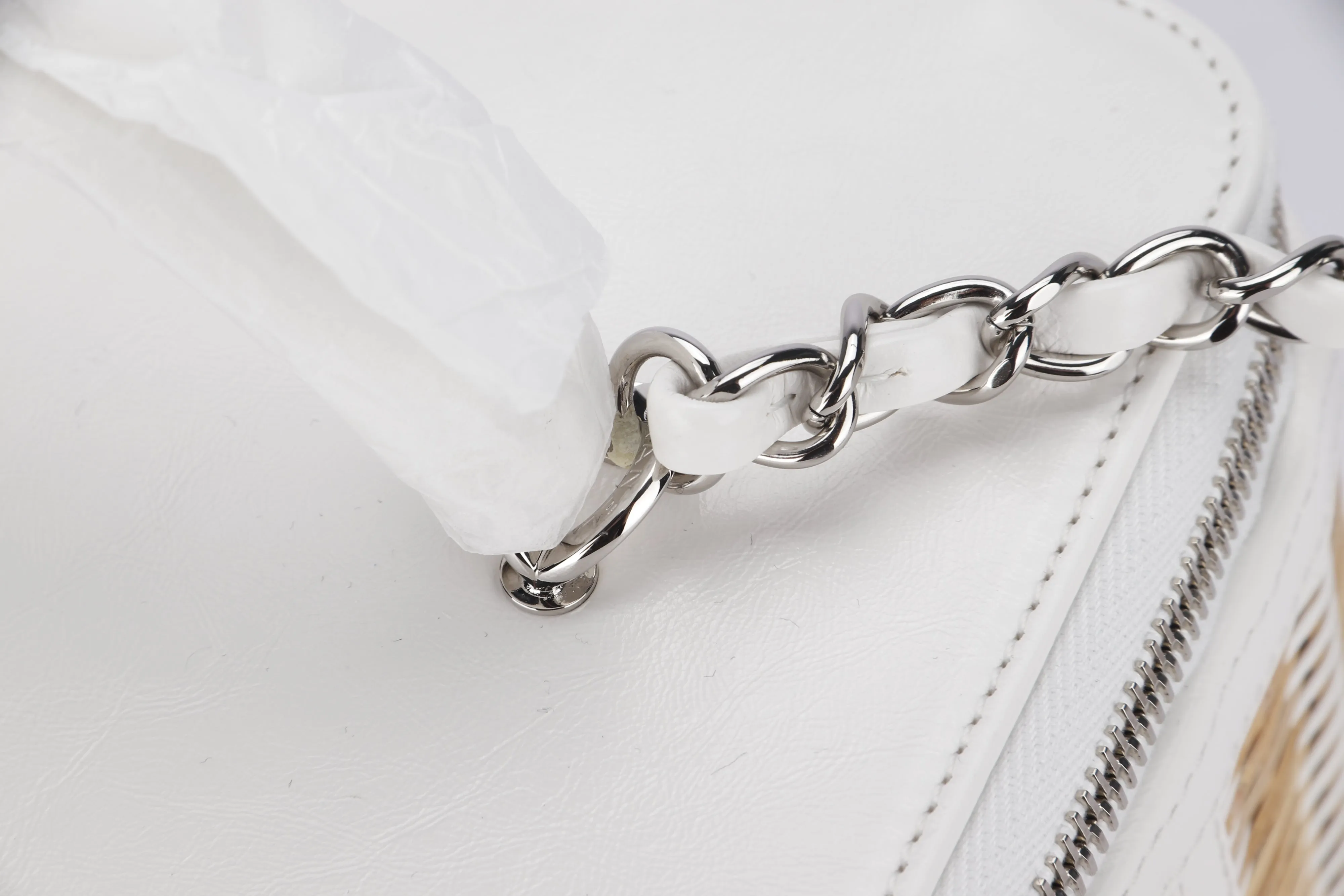 CHANEL VANITY CASE (2918xxxx) SMALL SIZE, WHITE LEATHER & RATTAN, SILVER HARDWARE, WITH CARD, DUST COVER & BOX