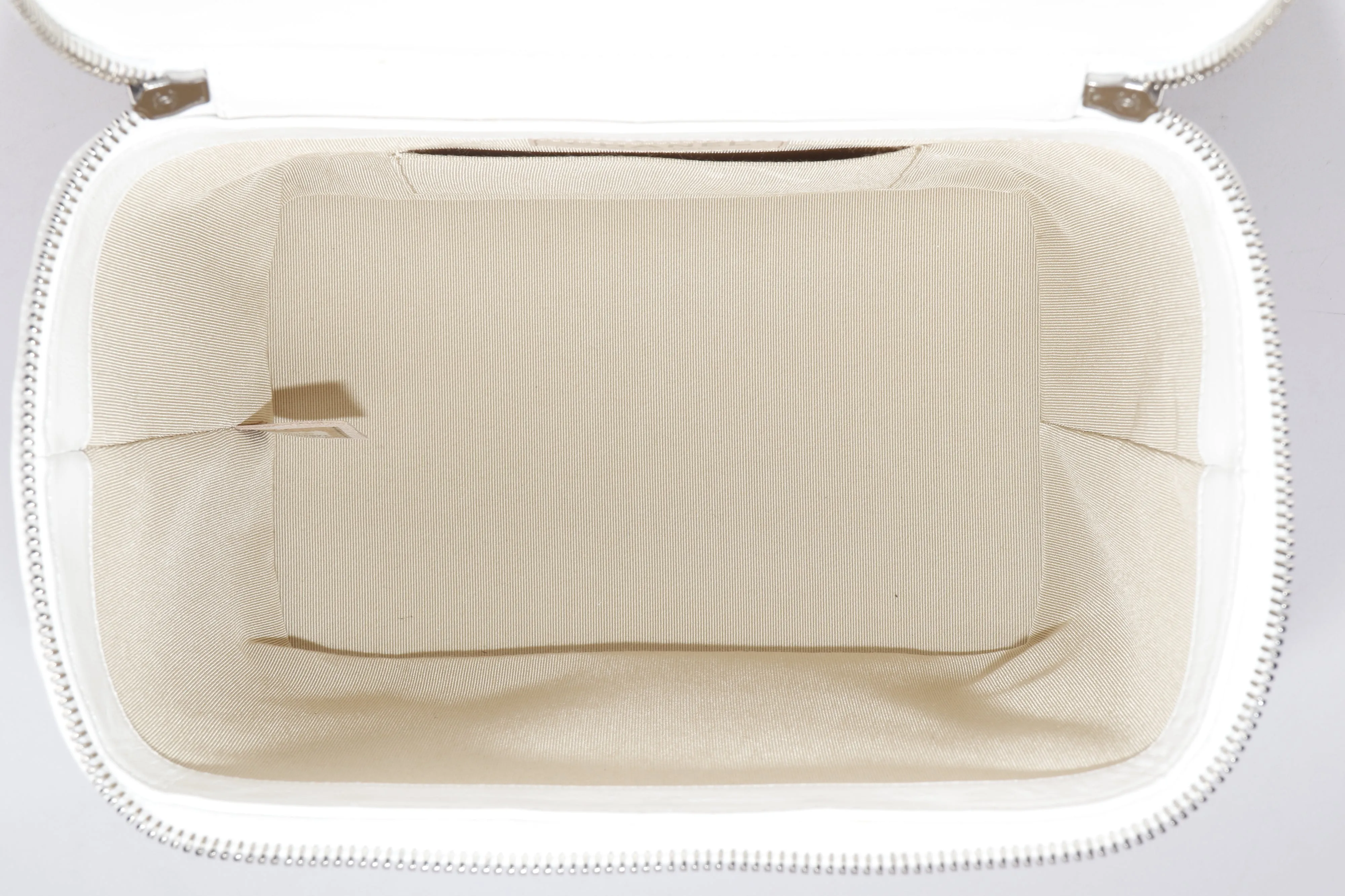 CHANEL VANITY CASE (2918xxxx) SMALL SIZE, WHITE LEATHER & RATTAN, SILVER HARDWARE, WITH CARD, DUST COVER & BOX