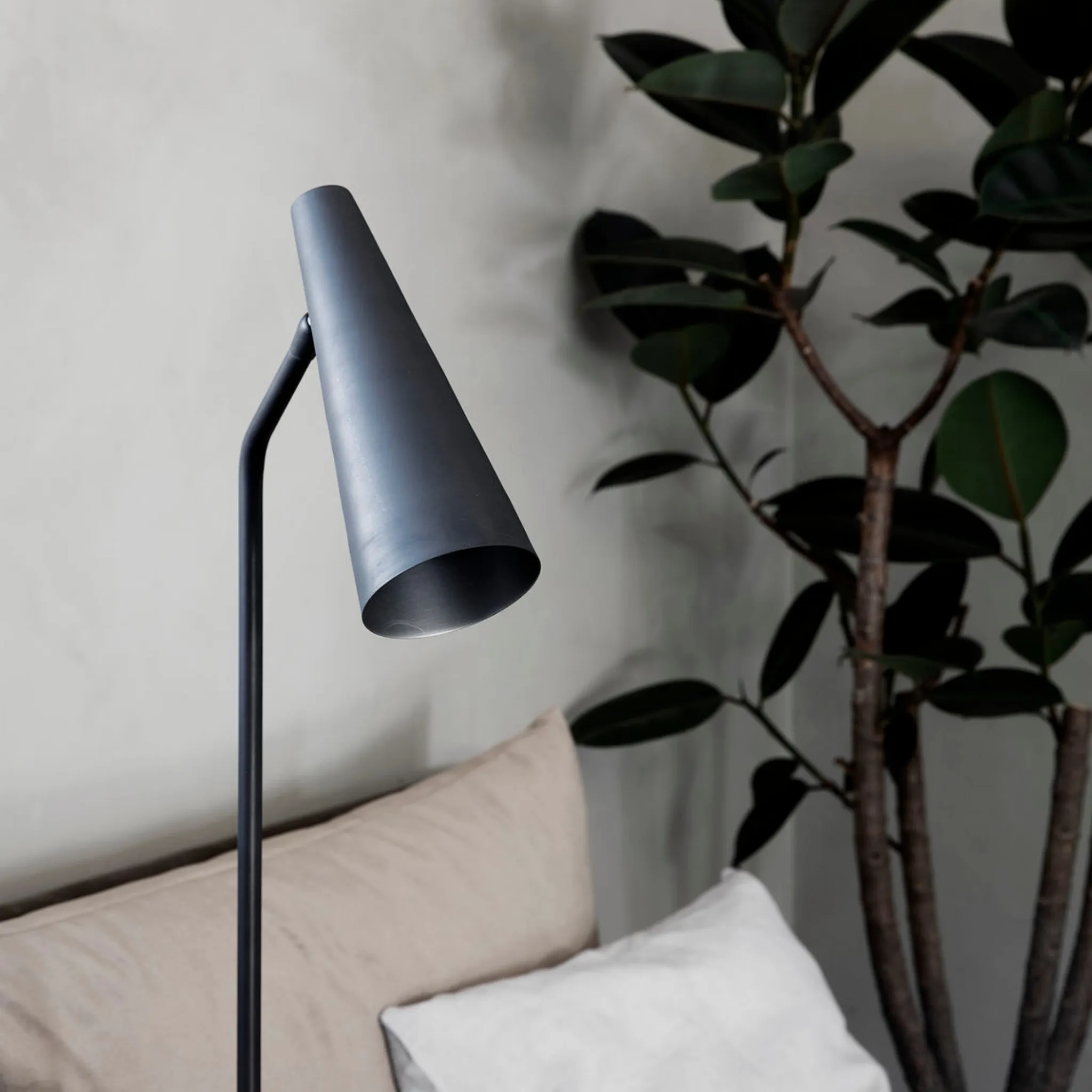 Gulvlampe Precise - Flere farver