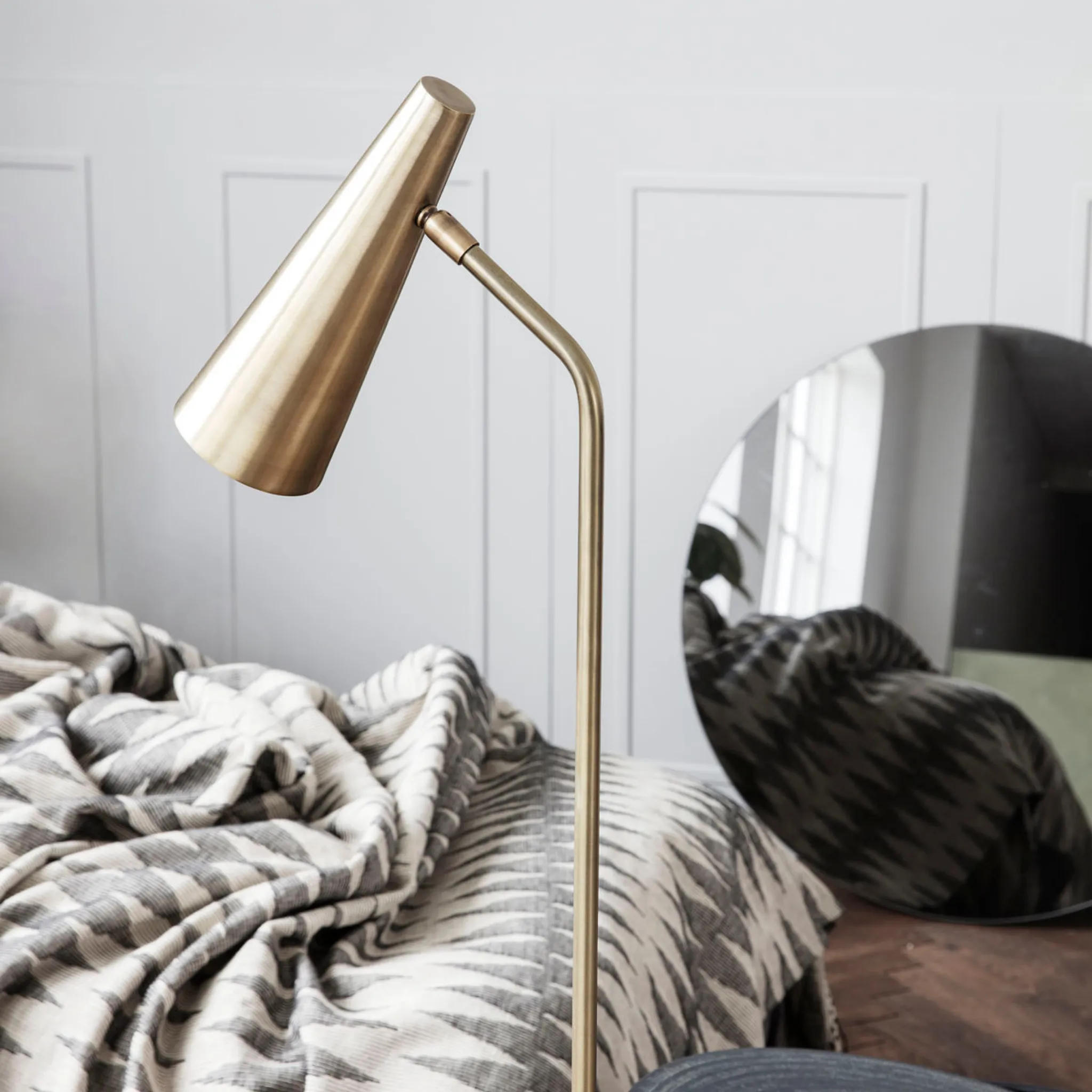 Gulvlampe Precise - Flere farver
