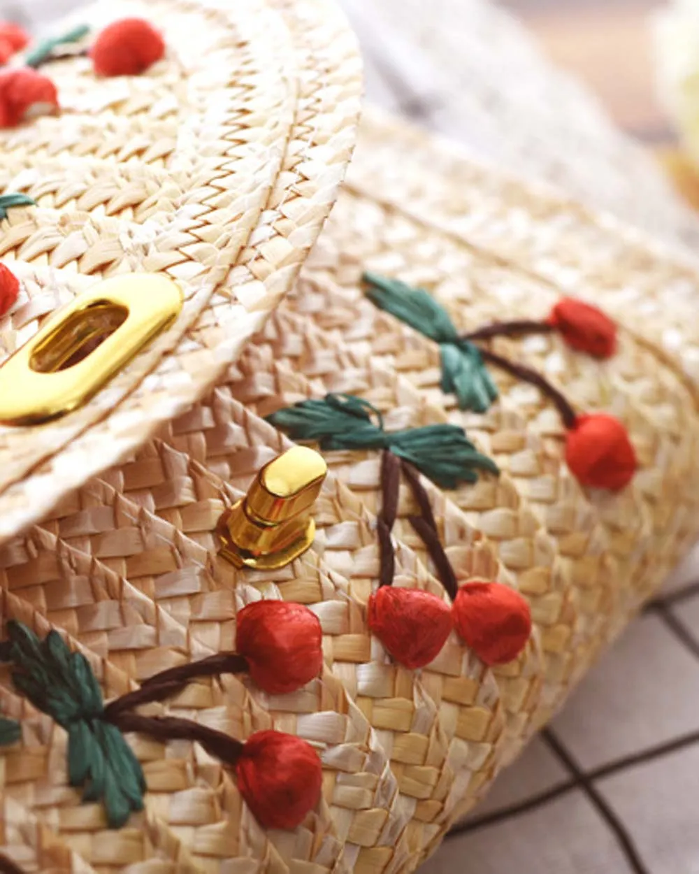 Lola Tote in Sweet Cherry