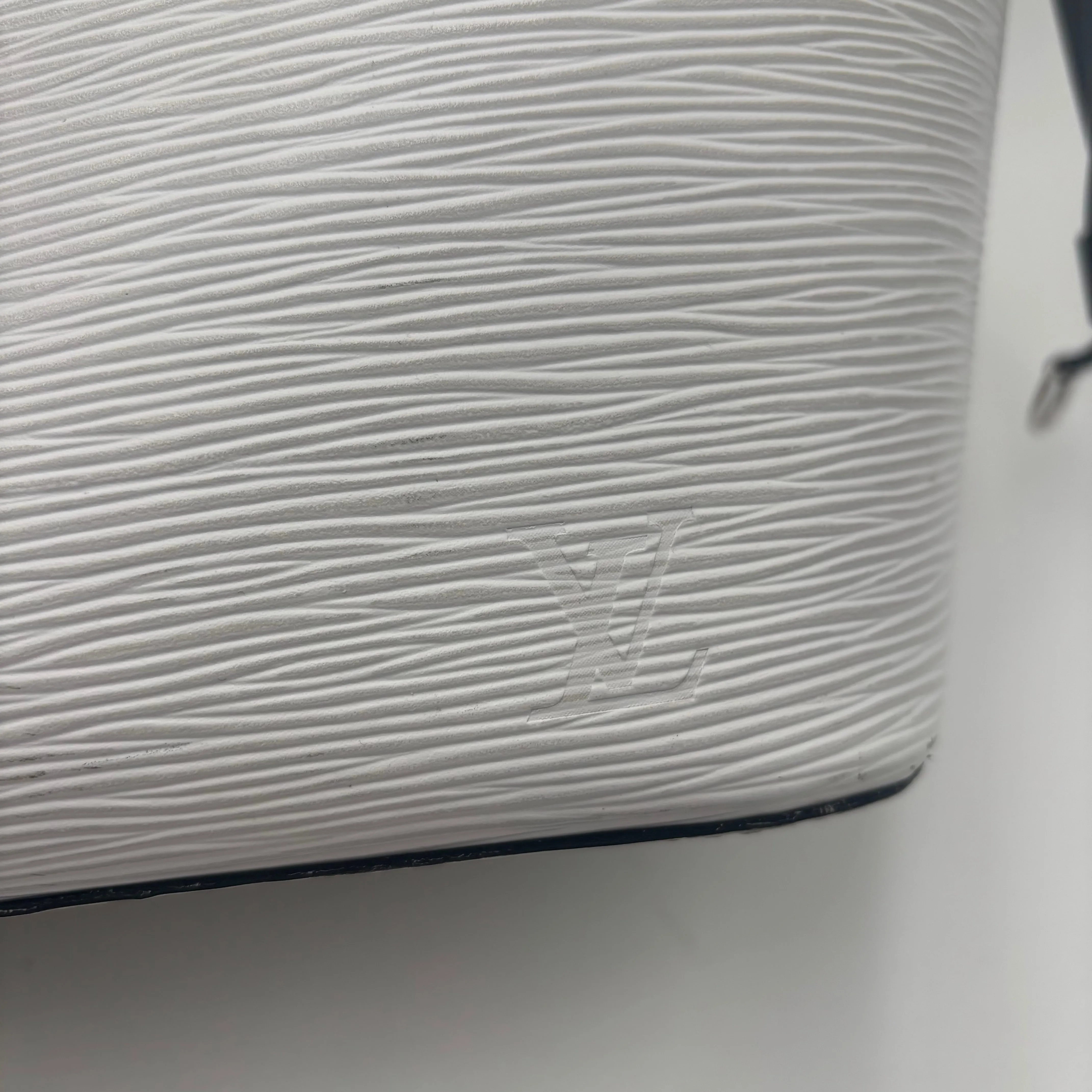 Louis Vuitton Epi White Neverfull MM