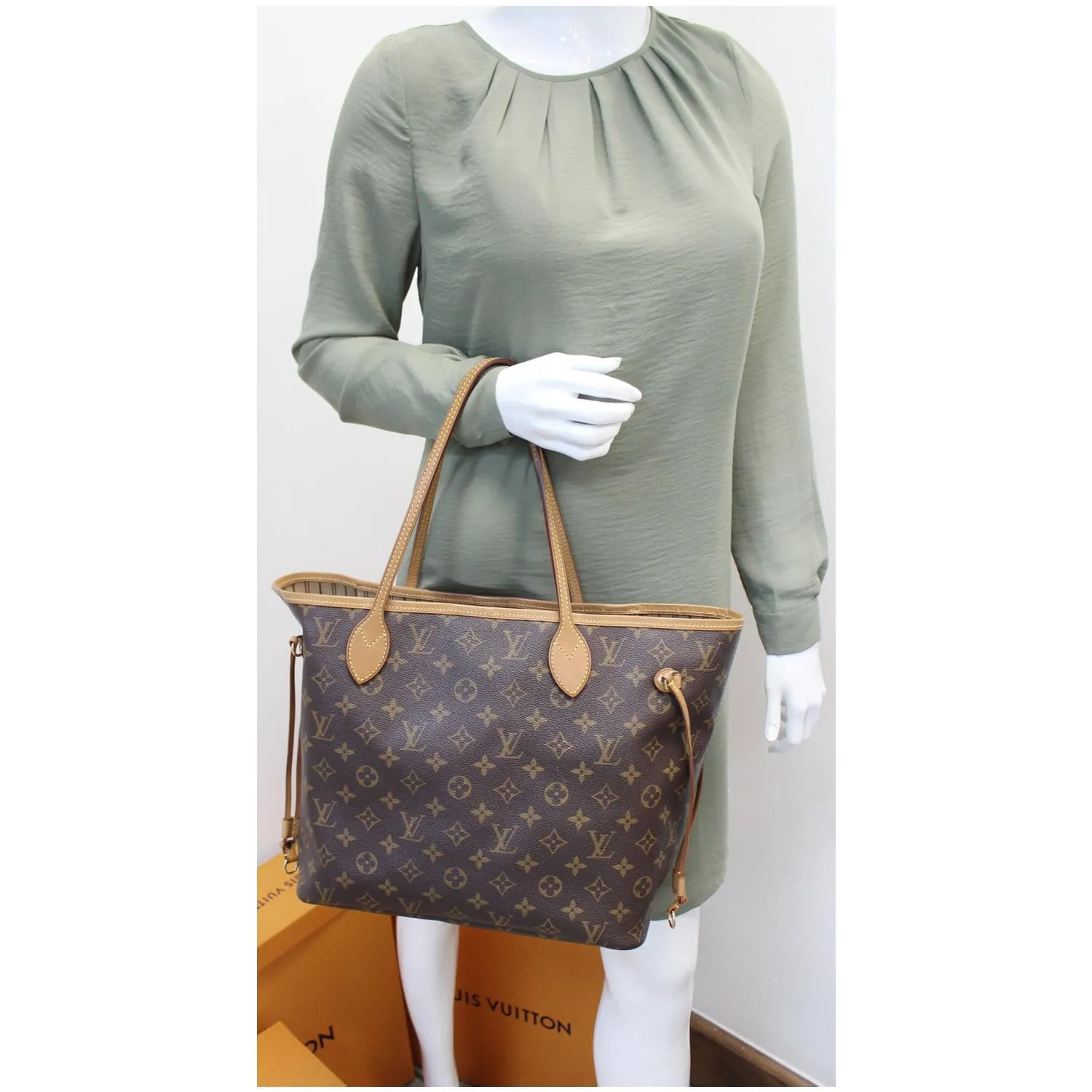 LOUIS VUITTON Neverfull MM Monogram Canvas Tote Shoulder Bag Brown