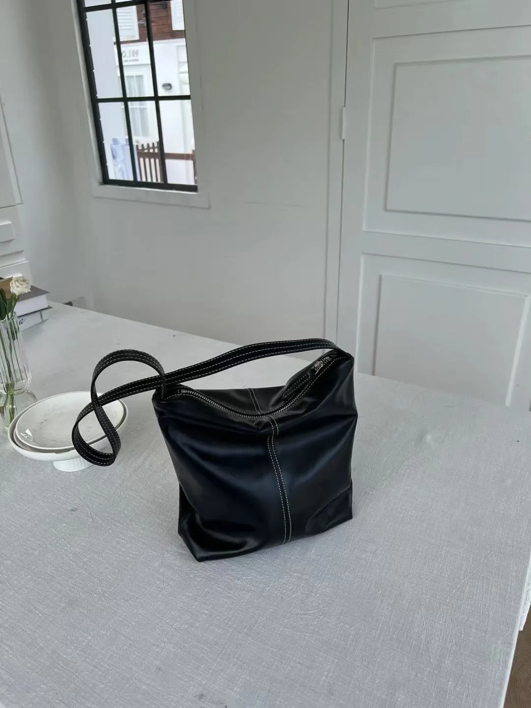 NEW & IN-STOCK - Korean Leather Tote Bag
