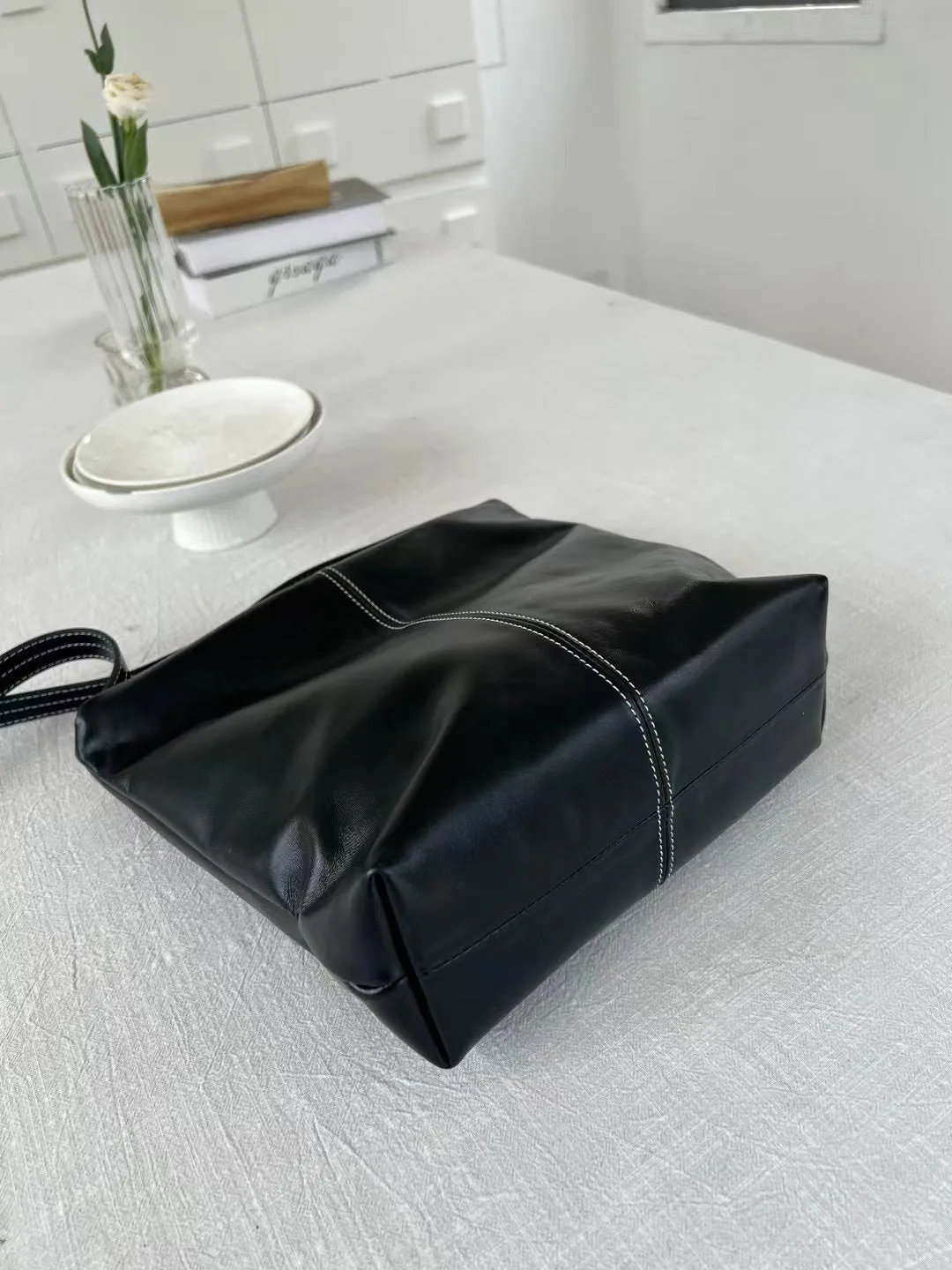 NEW & IN-STOCK - Korean Leather Tote Bag