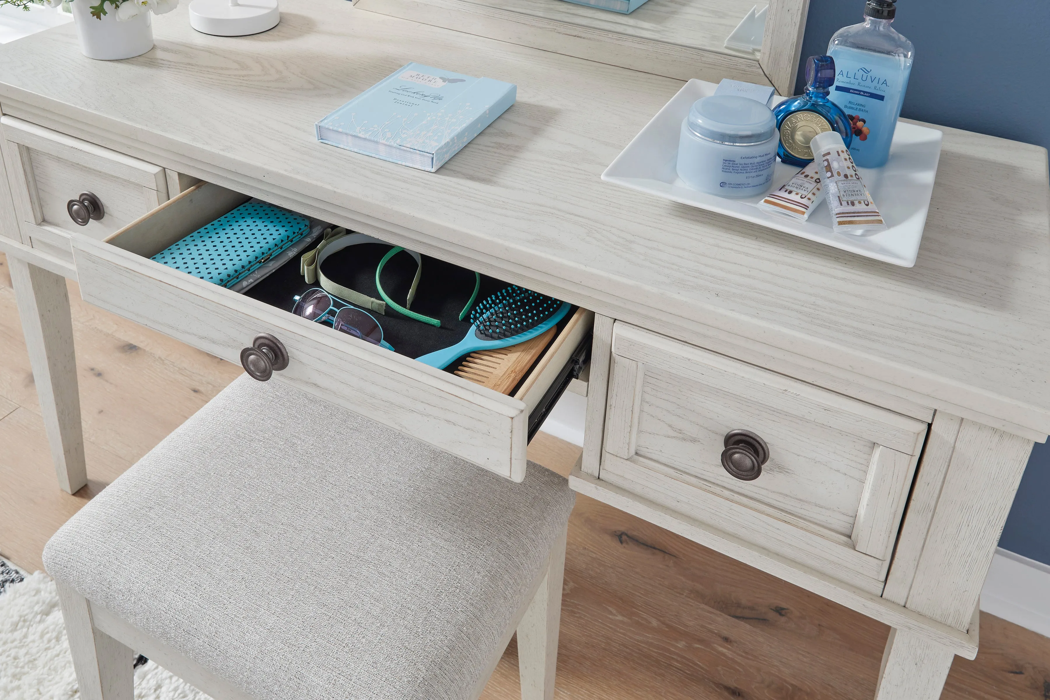 Robin Vanity W/Stool and Mirror