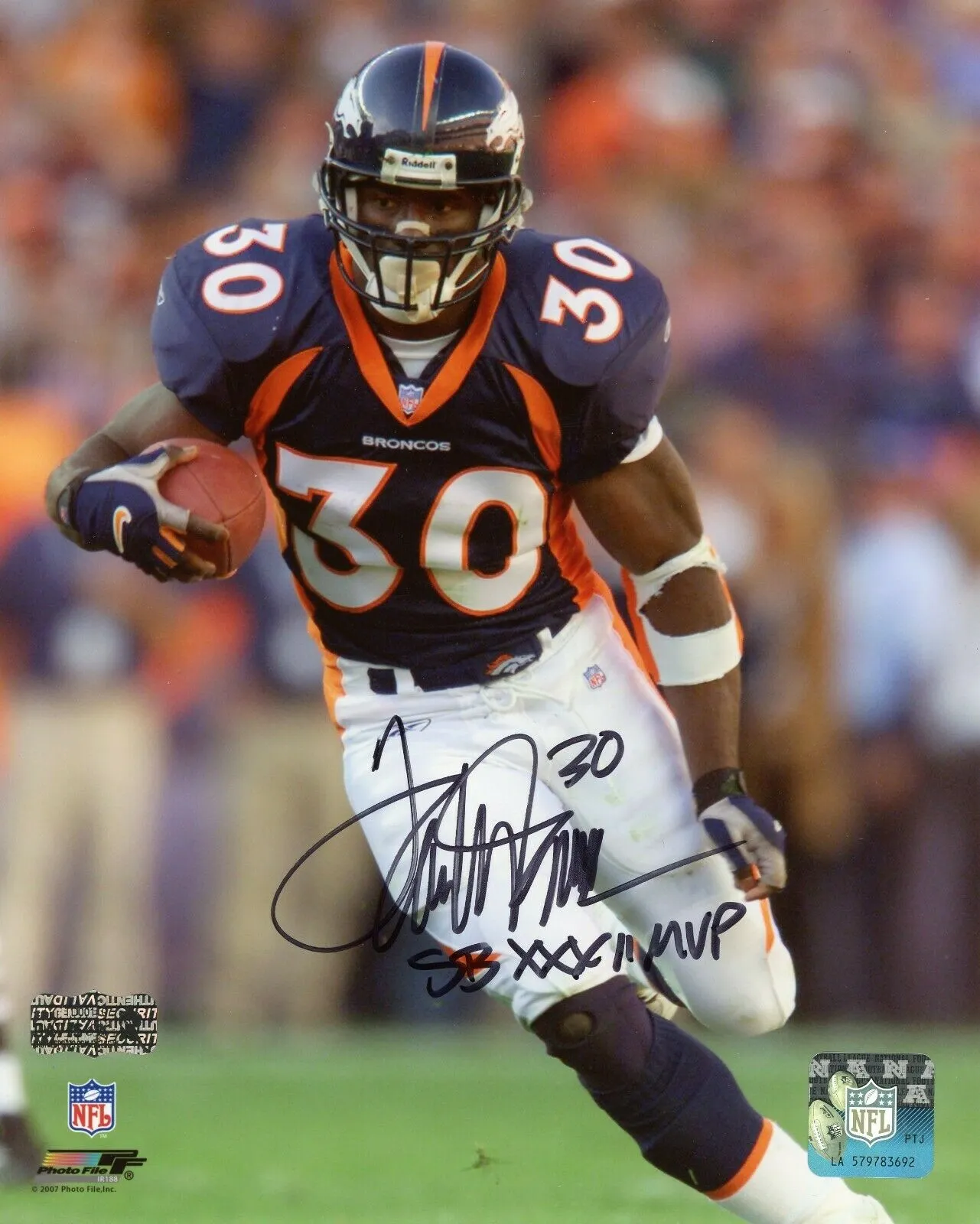 Terrell Davis Signed Denver Broncos Unframed 8x10 Photo - "SB XXXII MVP"
