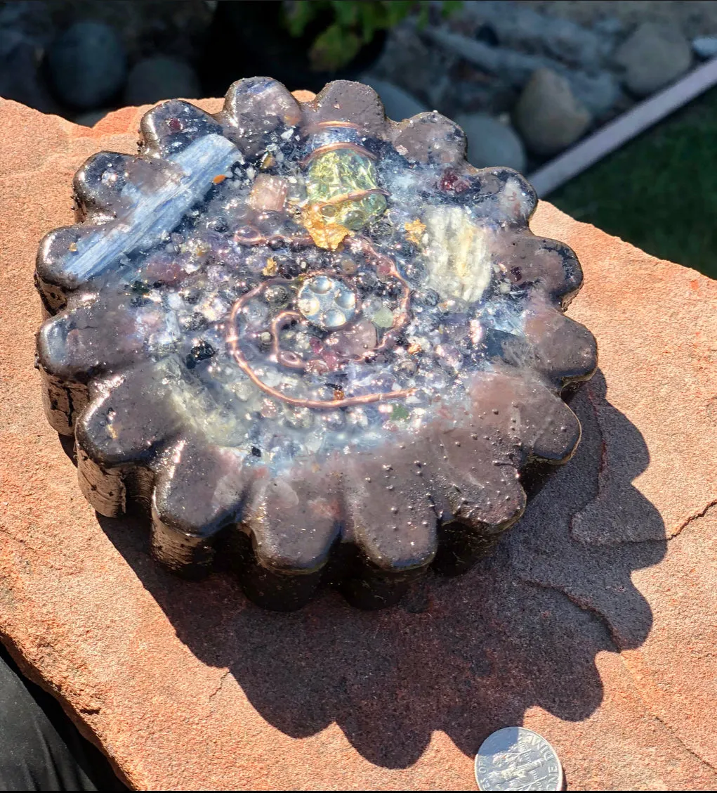 The “Flower” - Small Charging Plate for water, food, plants, supplements 💦✨🌀