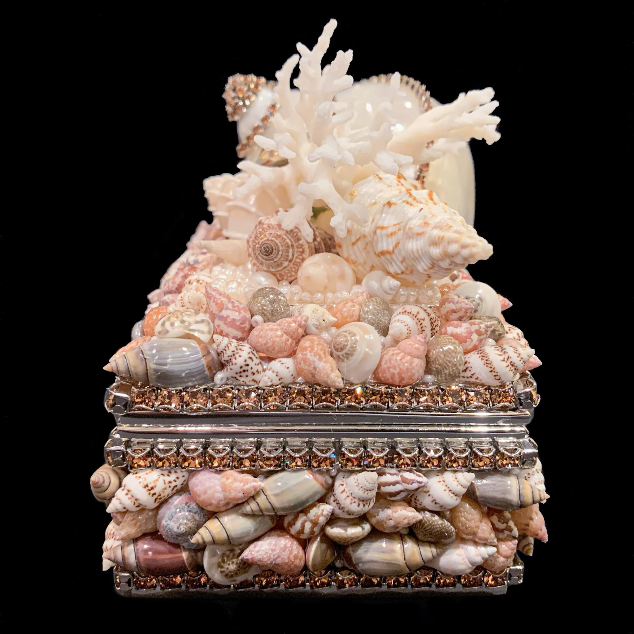 Topaz Shell Cluster Keepsake Box Featuring Premium Crystal