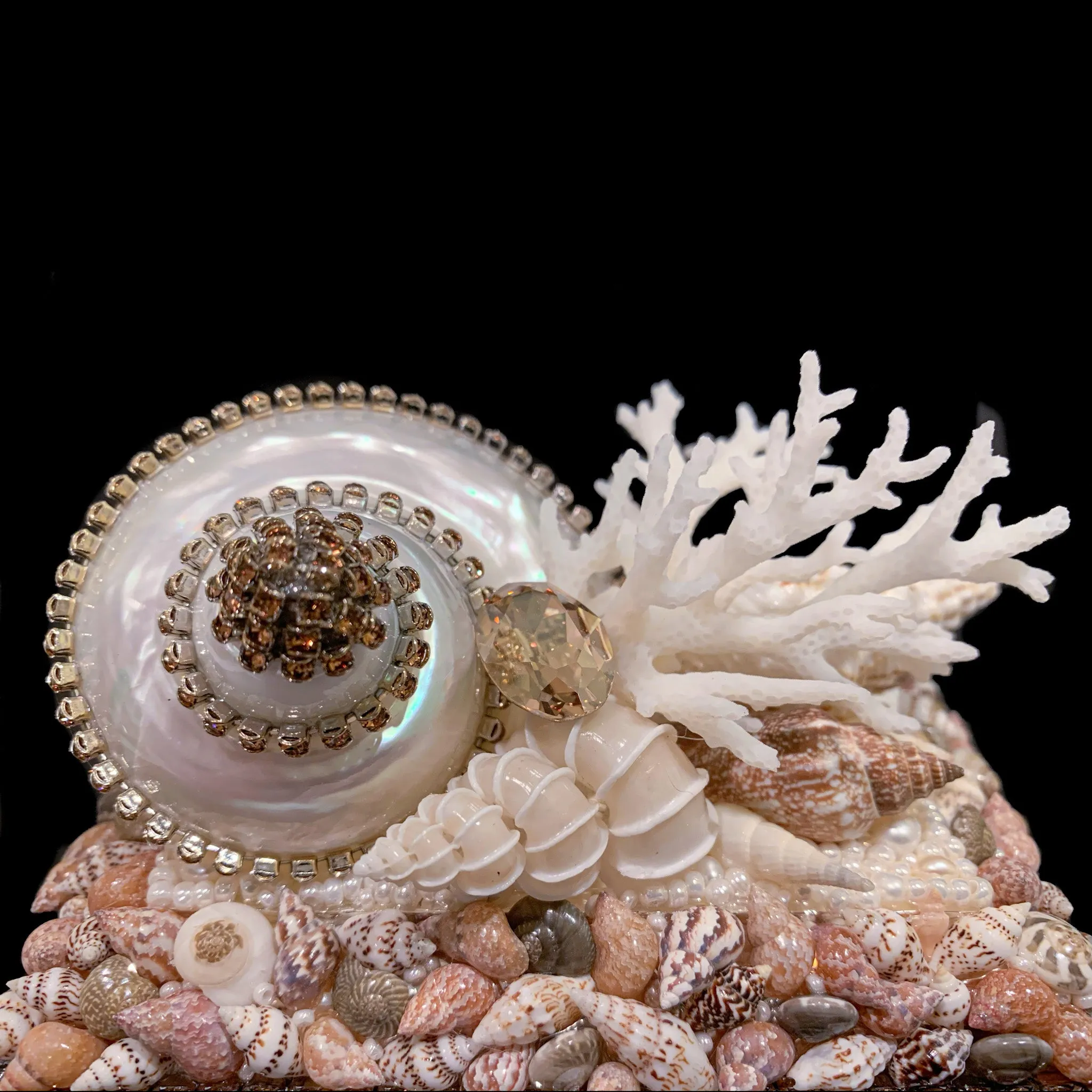 Topaz Shell Cluster Keepsake Box Featuring Premium Crystal