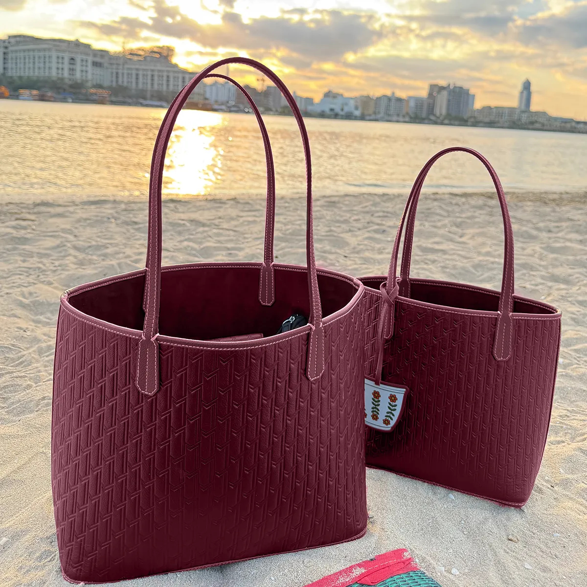Travel Tote / Burgundy
