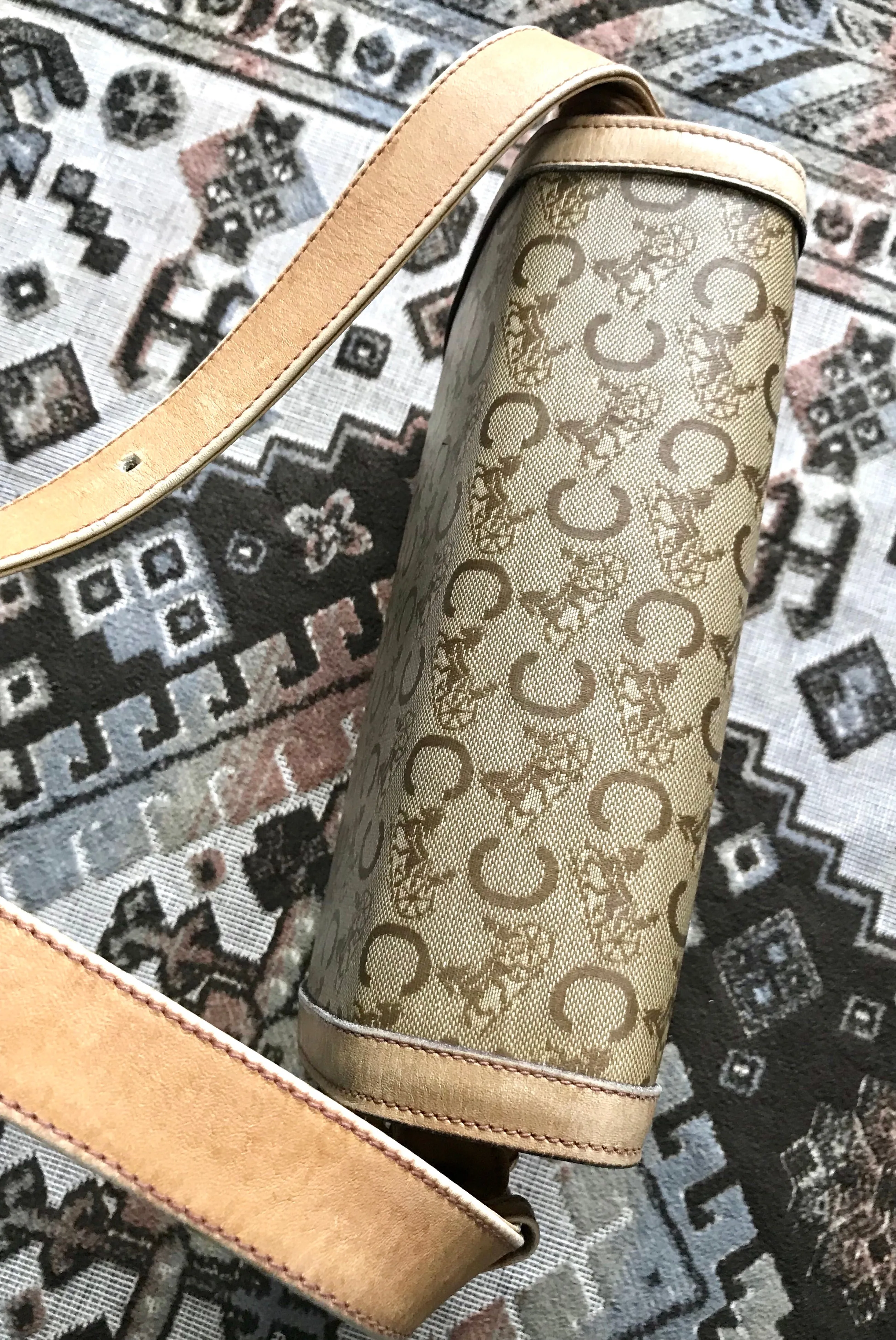 Vintage Celine beige macadam and blason pattern classic shoulder bag with golden logo motifs. Diffusion line. 050316r3