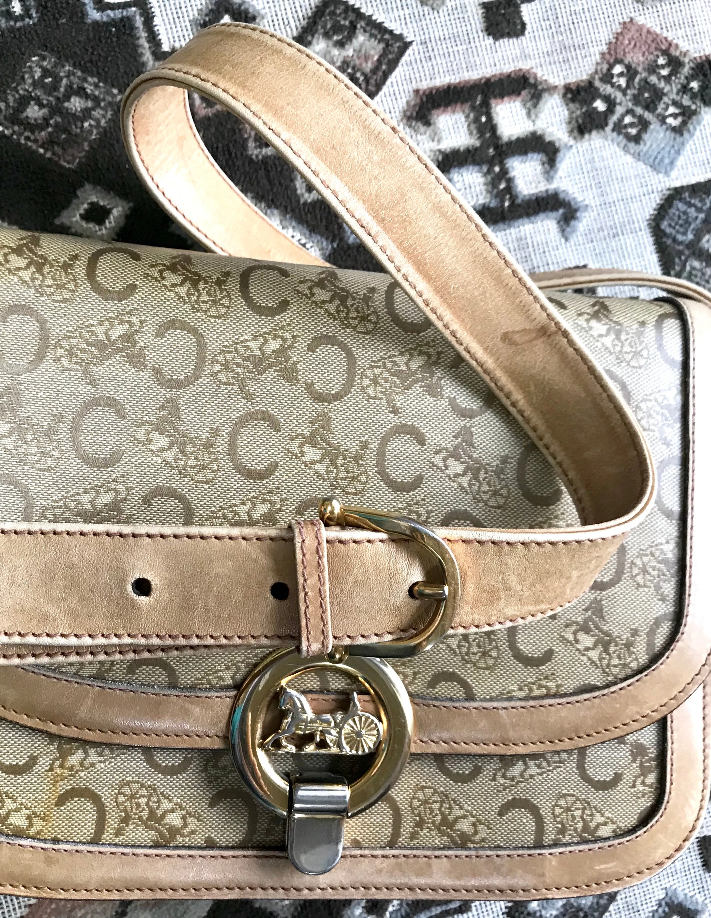 Vintage Celine beige macadam and blason pattern classic shoulder bag with golden logo motifs. Diffusion line. 050316r3