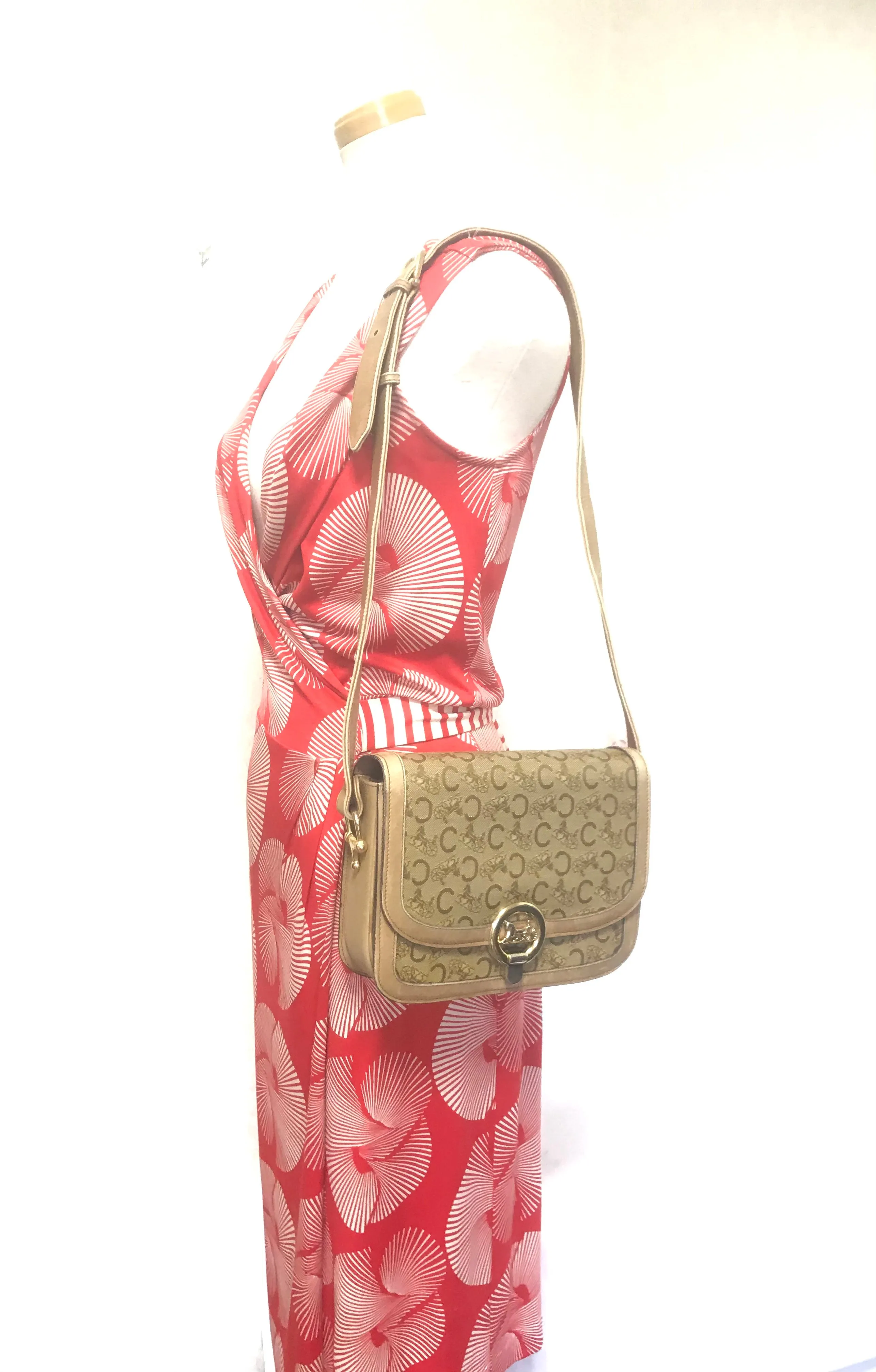 Vintage Celine beige macadam and blason pattern classic shoulder bag with golden logo motifs. Diffusion line. 050316r3