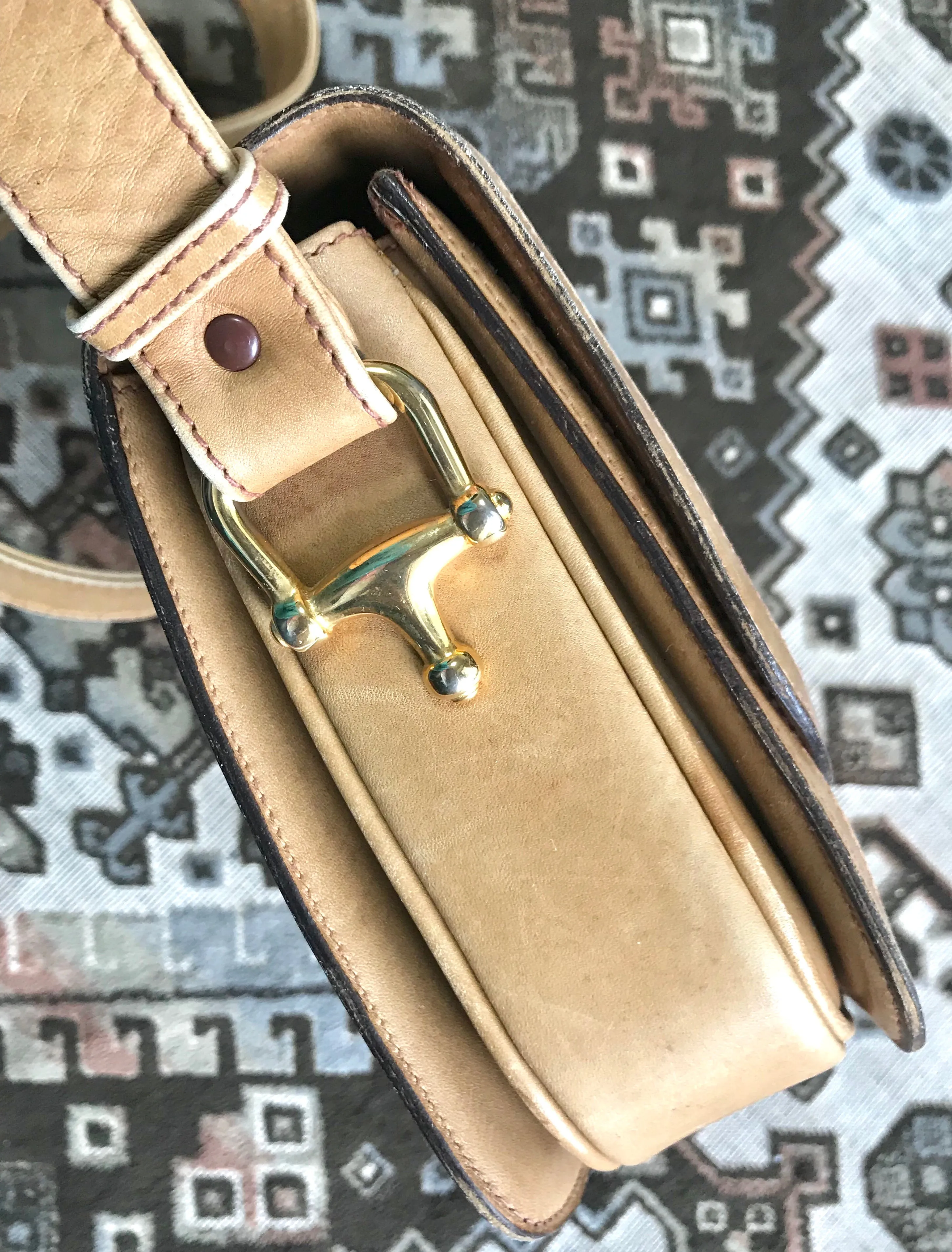Vintage Celine beige macadam and blason pattern classic shoulder bag with golden logo motifs. Diffusion line. 050316r3