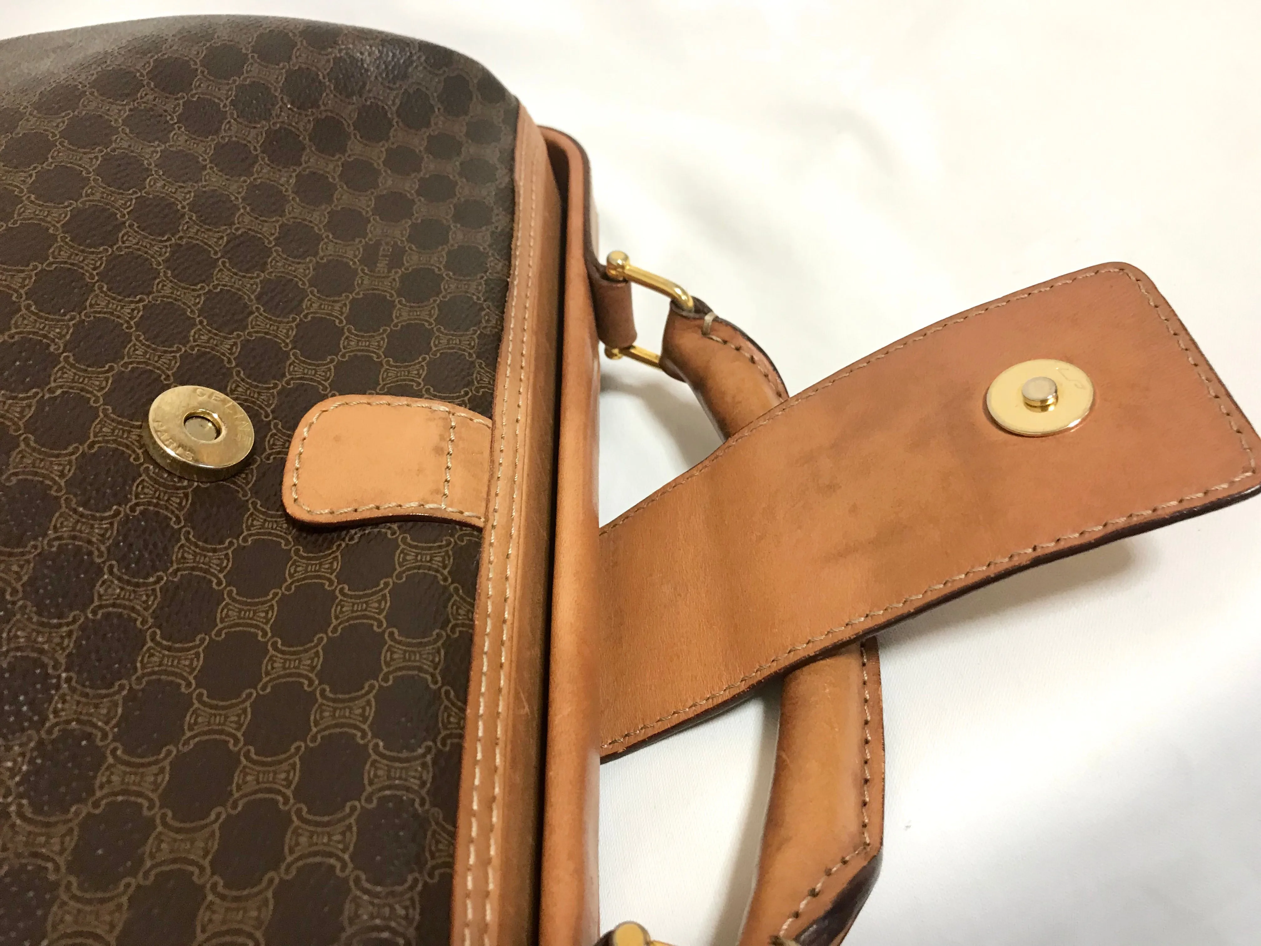 Vintage Celine brown macadam blaison doctor bag with tanned brown leather trimming. Classic unisex use bag. riri zipper