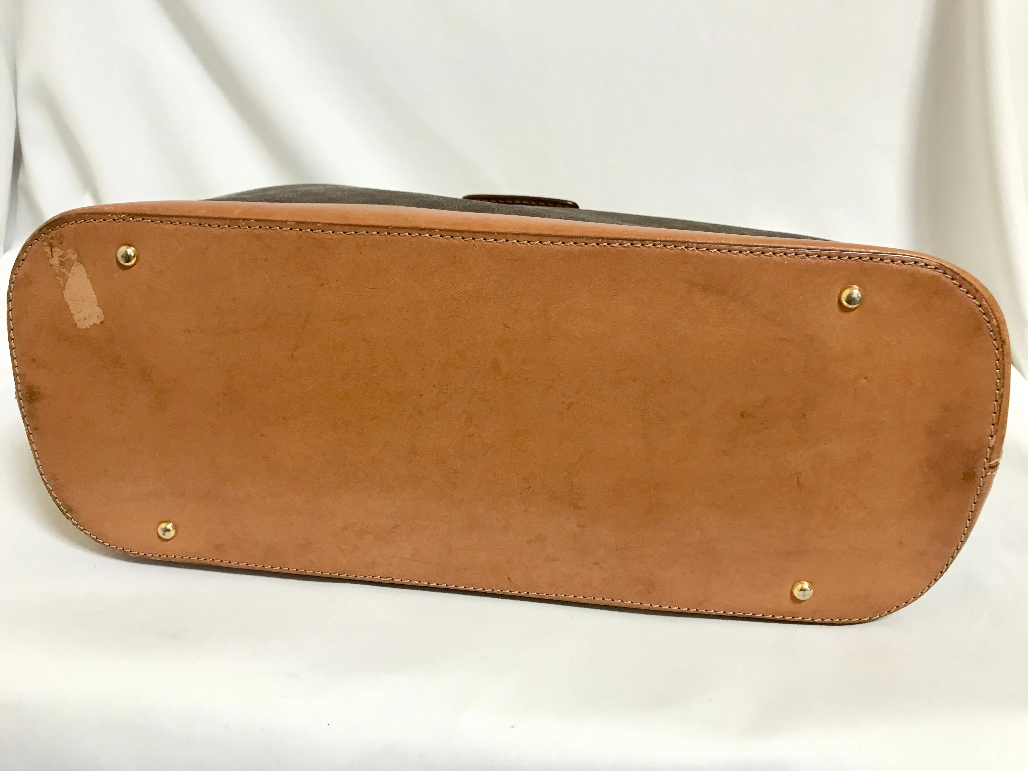Vintage Celine brown macadam blaison doctor bag with tanned brown leather trimming. Classic unisex use bag. riri zipper