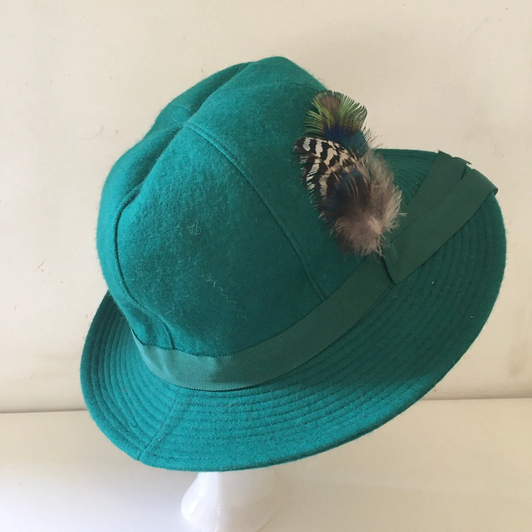 Vintage Emerald Green Wool Hat with Ribbon Hatband and Feathers