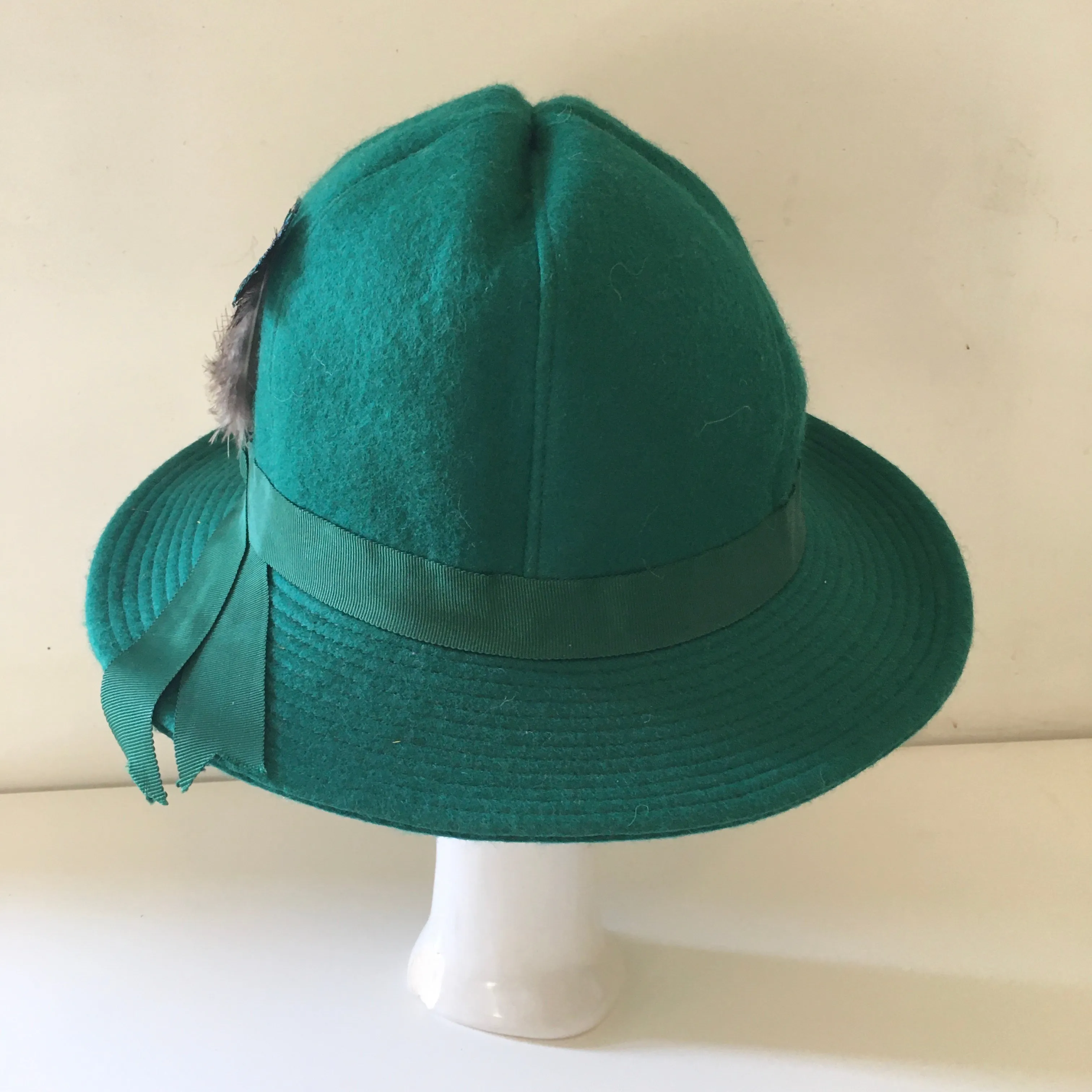 Vintage Emerald Green Wool Hat with Ribbon Hatband and Feathers