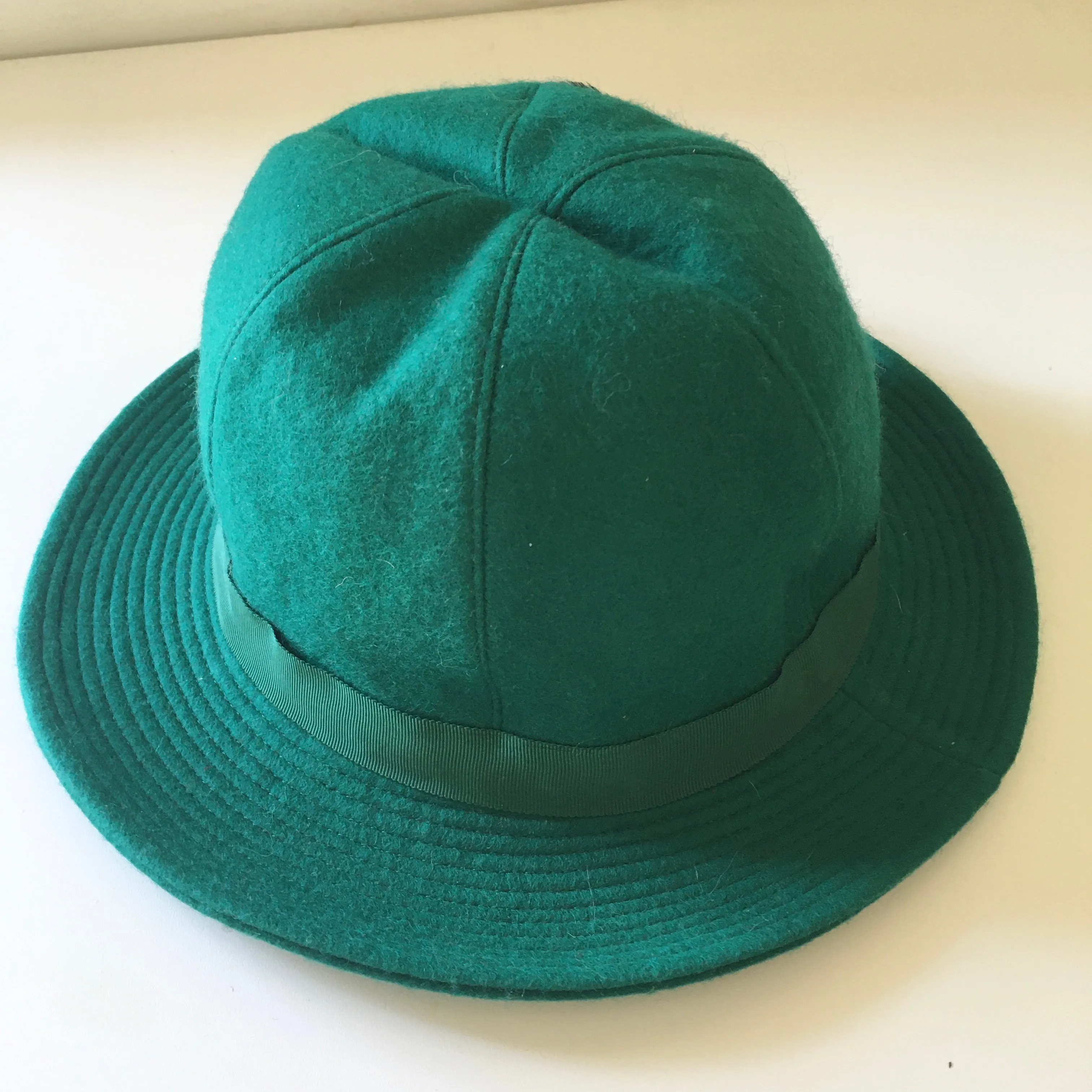 Vintage Emerald Green Wool Hat with Ribbon Hatband and Feathers