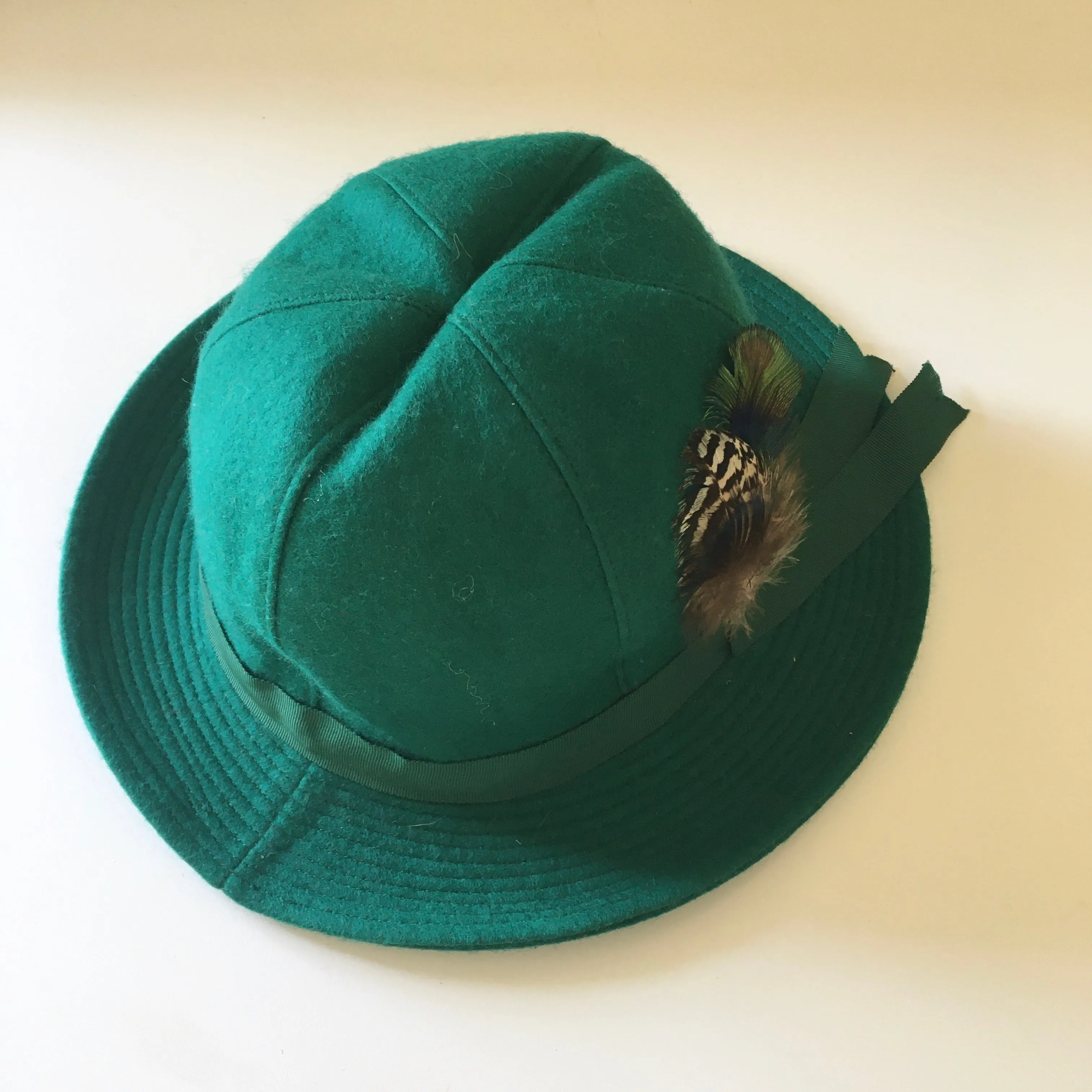 Vintage Emerald Green Wool Hat with Ribbon Hatband and Feathers
