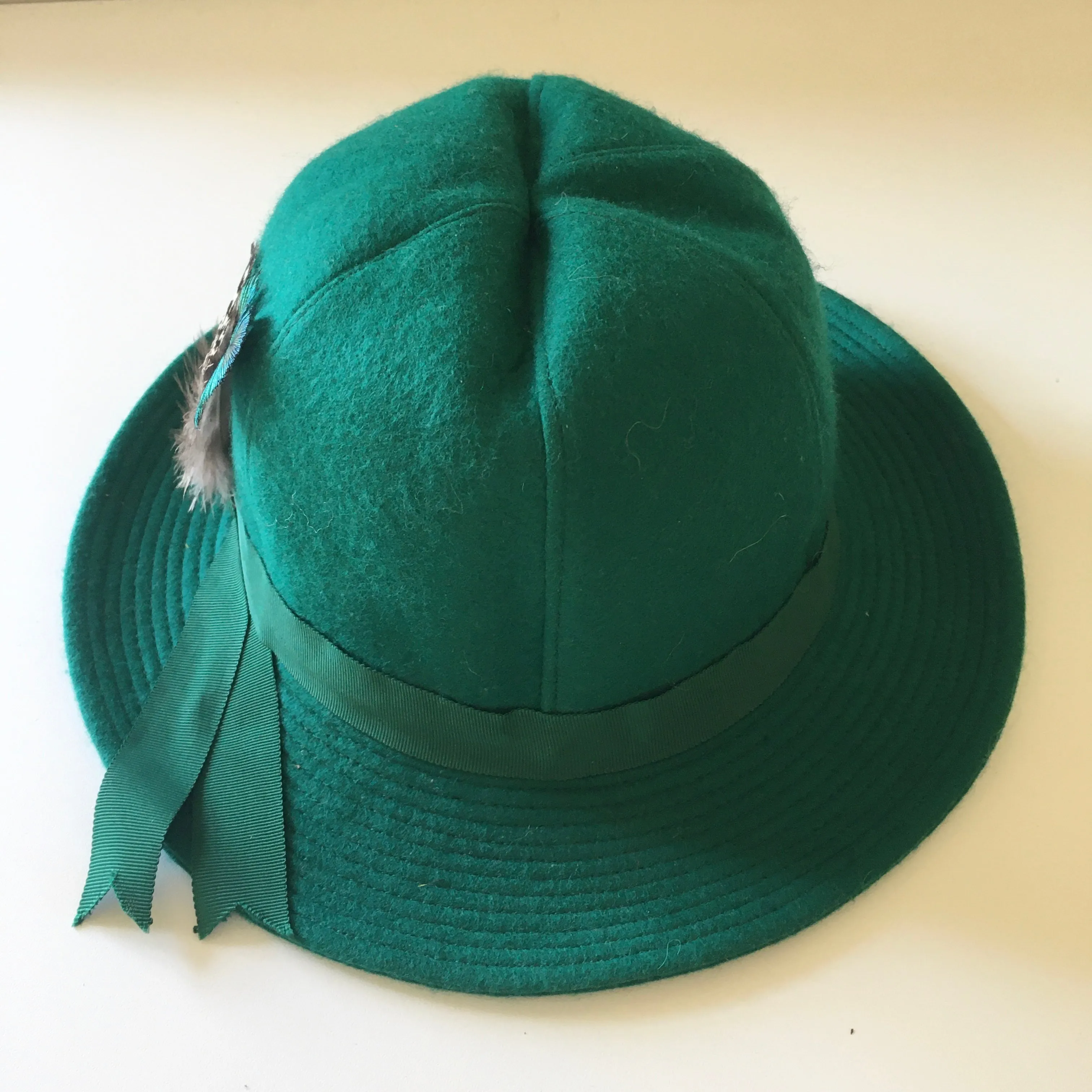 Vintage Emerald Green Wool Hat with Ribbon Hatband and Feathers