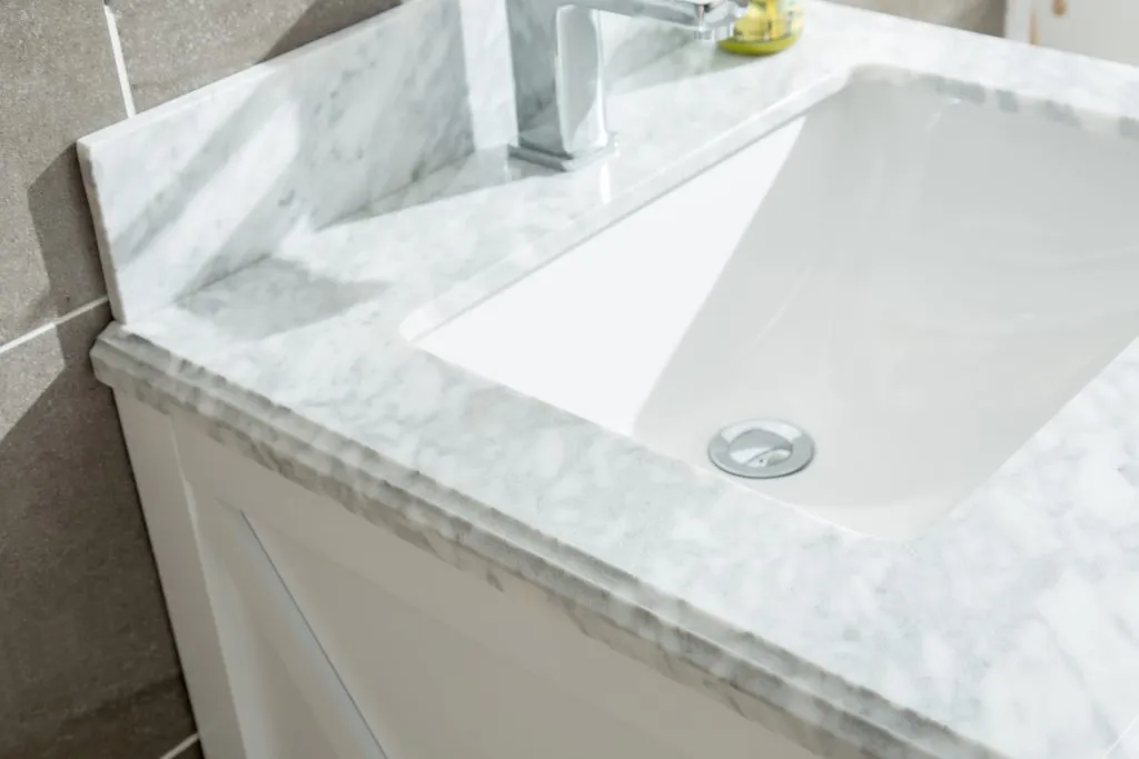 Wimbledon 24" White Bathroom Vanity with Countertop